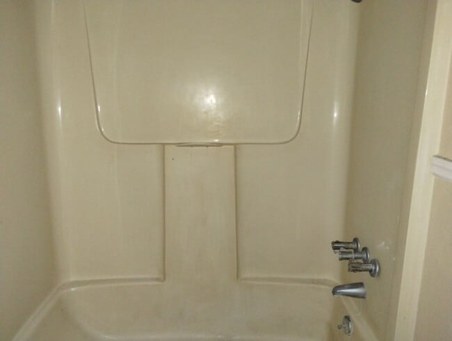 Building Photo - 2 Bedroom / 2 Bathroom Rental – Brooksville, Fl