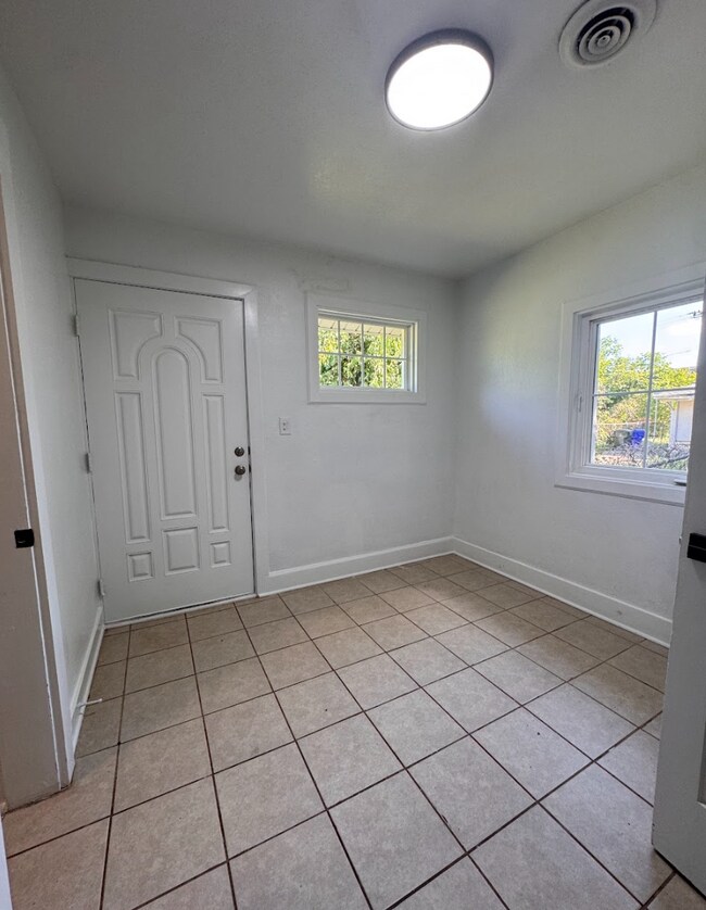 Building Photo - Greenville Rental Alert! Minutes from Unity Park & Downtown Greenville!