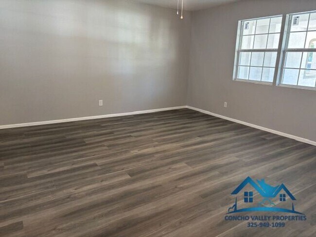 Building Photo - For Rent - 5 Bedroom/ 2 Bathroom in Santa Rita