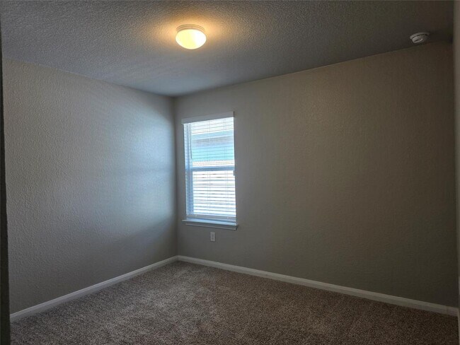 Building Photo - 101 Stellamar Dr