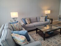 Building Photo - 1502 S Lakeside Dr