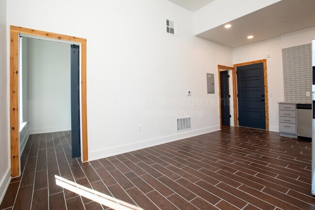 Building Photo - 300 N Main
