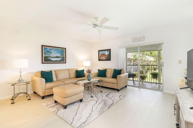 Building Photo - 18081 SE Country Club Dr