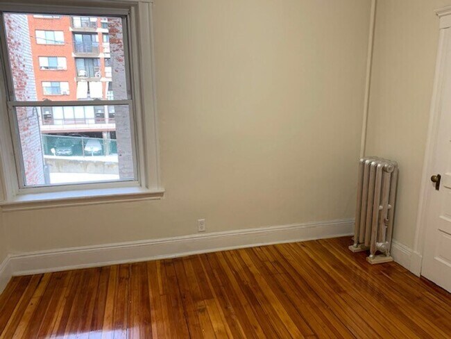 Building Photo - 3BR or 4BR near B/C trains, Wash Sq, heat ...