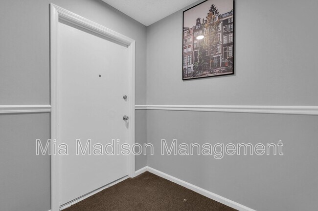 Building Photo - 111 E Mell St