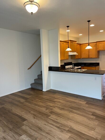 Building Photo - 1186 SW Lafayette Dr