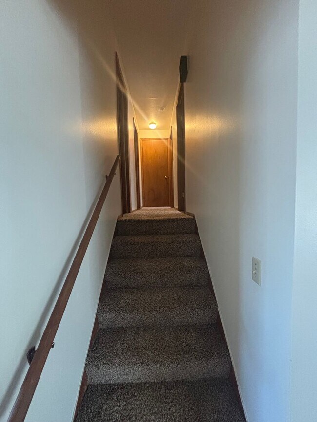 Building Photo - Maple Ave Duplex