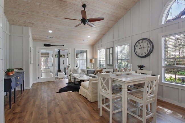Building Photo - 70 River Oaks Cir
