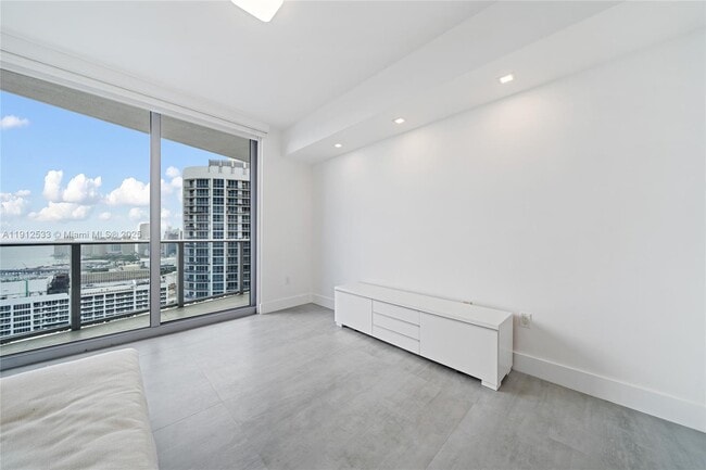 Building Photo - 488 NE 18th St