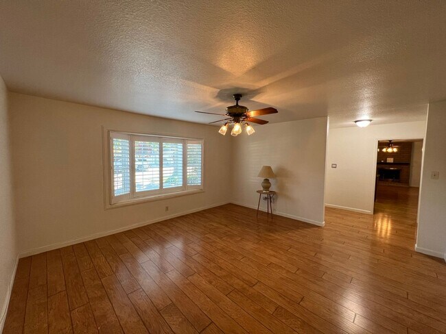 Building Photo - Immaculate 3 bedroom on a court!