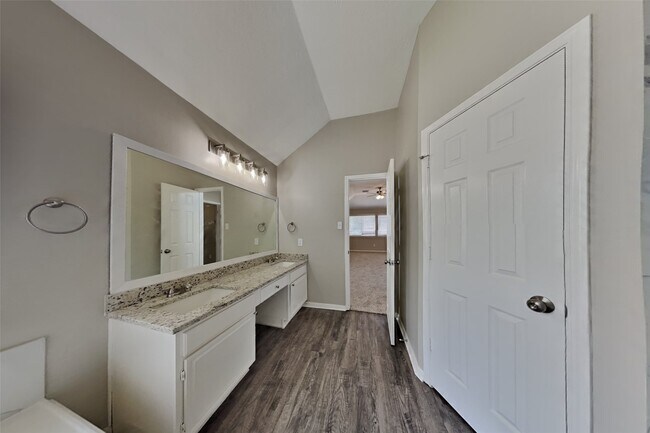 Building Photo - 16935 Valley Palms Dr
