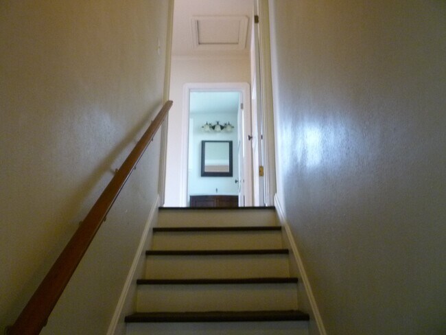 Building Photo - 3 Bedroom plus bonus room! Close to Enloe, CSUC and Downtown