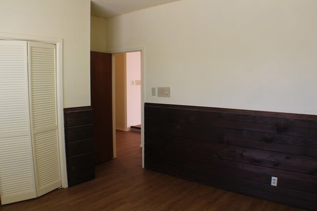 Building Photo - Gorgeous garden style home in San Antonio. Realtor Commission: $300