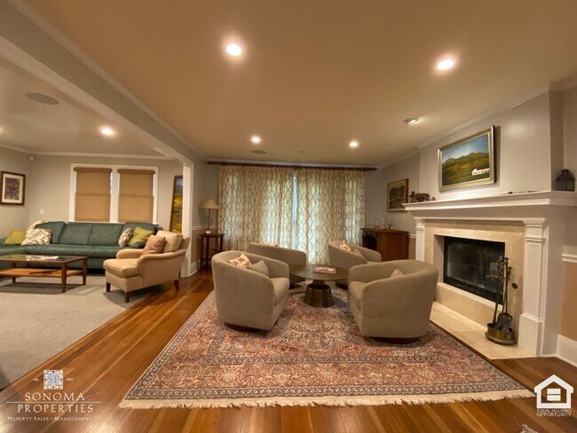 Building Photo - Stunning Furnished Eastside Home