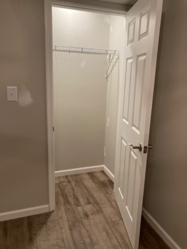 Building Photo - 1050 Stonybridge or Stoneybridge Dr