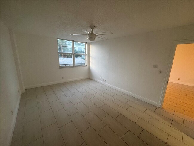 Building Photo - 336 N Birch Rd