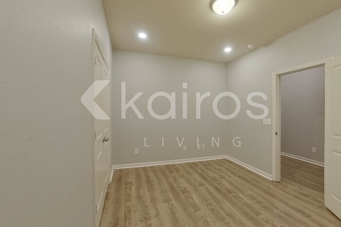 Building Photo - 10685 Bent Brook Dr