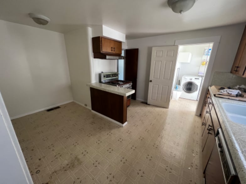 Building Photo - 16521 Normandie Ave