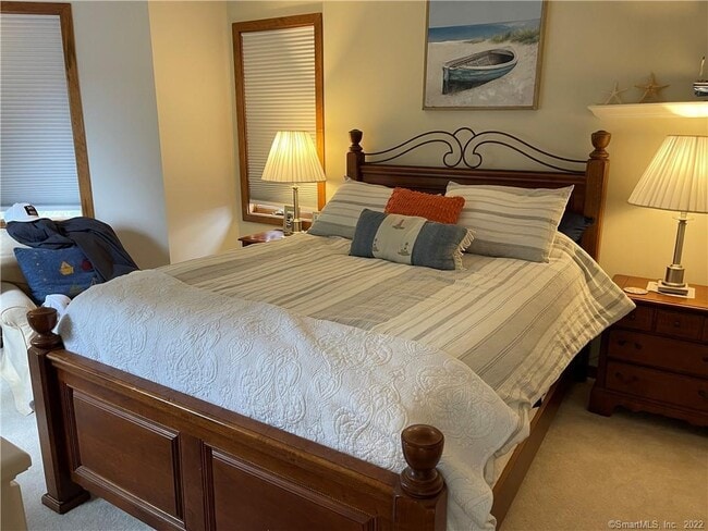 Building Photo - 105 Elm St