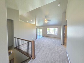 Building Photo - East Sioux Falls 4 Bed, 3 Bath Walkout Twi...