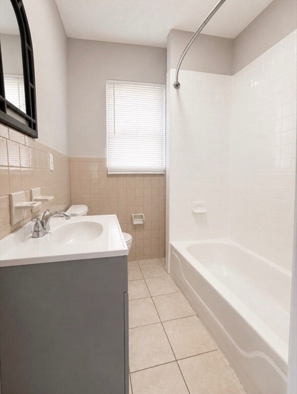Building Photo - 32 Callender St