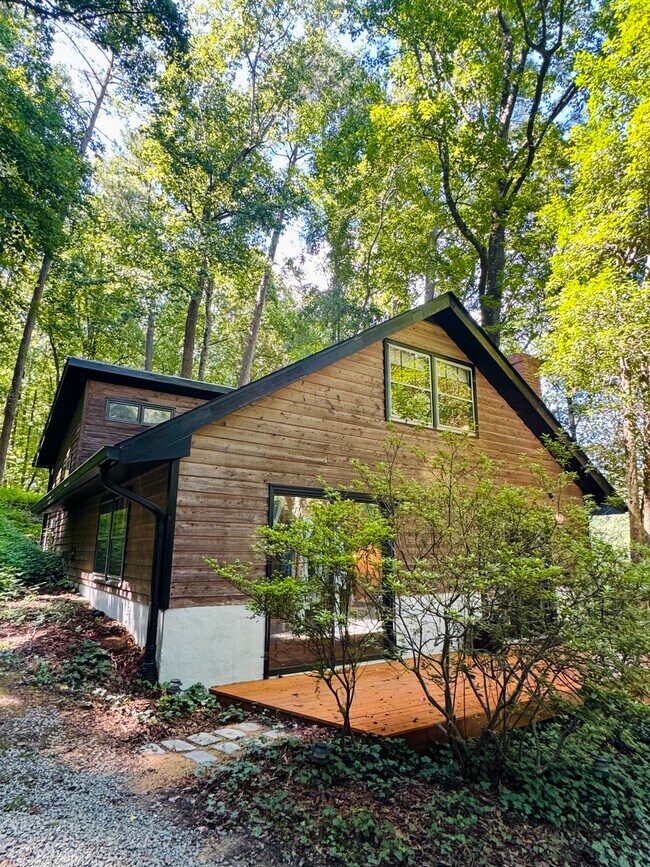 Building Photo - 1269 Manns Chapel Rd