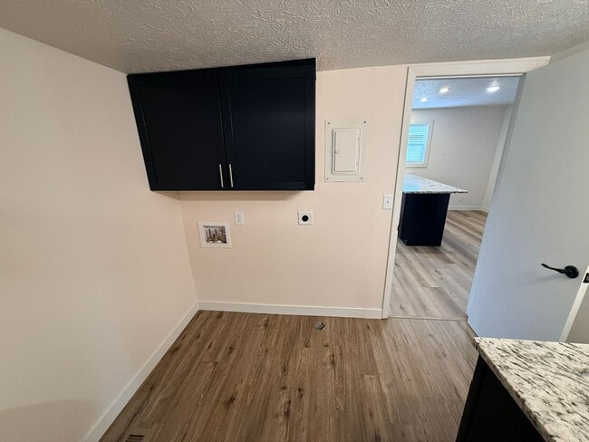 Building Photo - Updated 2-Bedroom Home with Oversized 1-Car Garage in Central Loveland