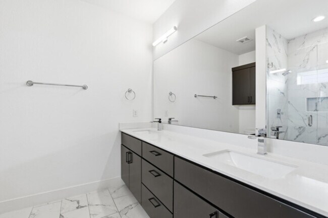 Building Photo - 2825 Townsend Dr