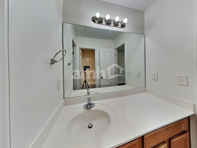 Building Photo - 925 Southridge Dr