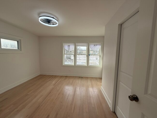 Building Photo - 9304 S Justine St