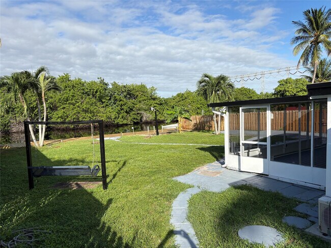 Building Photo - 4697 SW 35th Ave