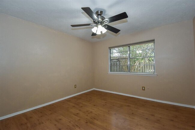 Building Photo - 8515 Riverside Walk Ln