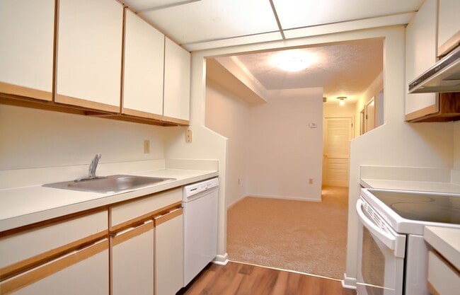 Building Photo - 134 Turtle Creek Rd #6