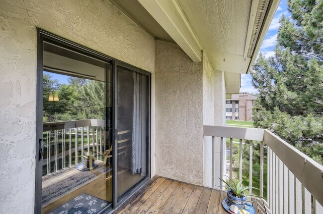 Building Photo - Turnkey 2 BDR/2BA Boulder Condo