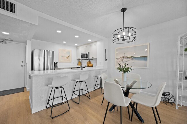 Building Photo - 3540 S Ocean Blvd