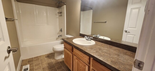 Building Photo - 1035 Rd Runner St