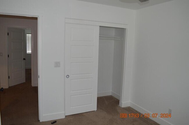 Building Photo - 1663 Thistle Ln