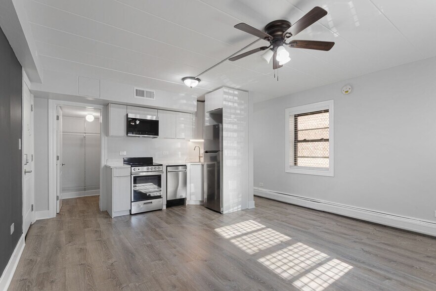 Building Photo - 6023 N Kenmore Ave