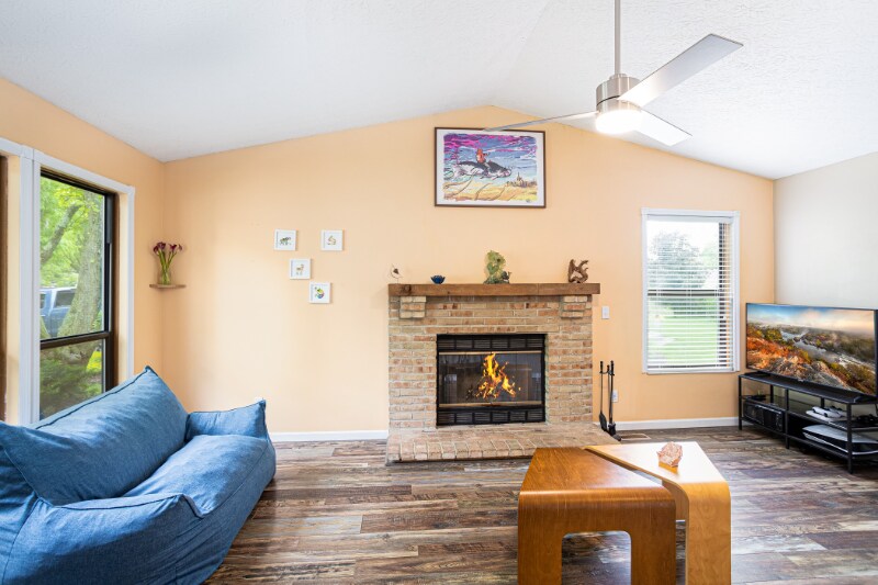 Building Photo - 2419 Sanford Dr