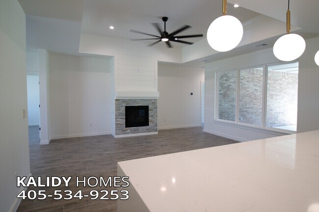 Building Photo - 2141 Kalidy Dr