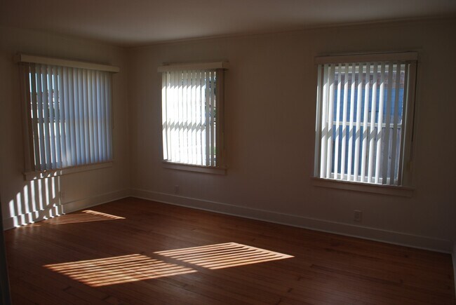 Building Photo - 793