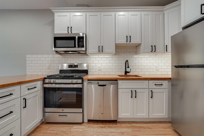 Building Photo - 813 Park Ave