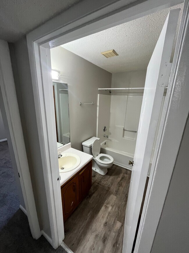 Building Photo - 300 Apache Dr