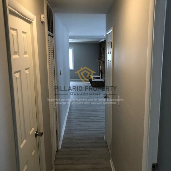 Building Photo - 4-Bedroom Home with Spacious Kitchen & Detached Garage, Available NOW!