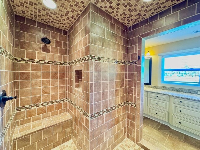 Building Photo - The Home You’ve Been Searching For!