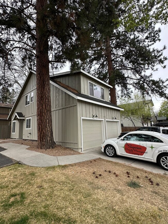 Building Photo - 25 SW Roosevelt Ave