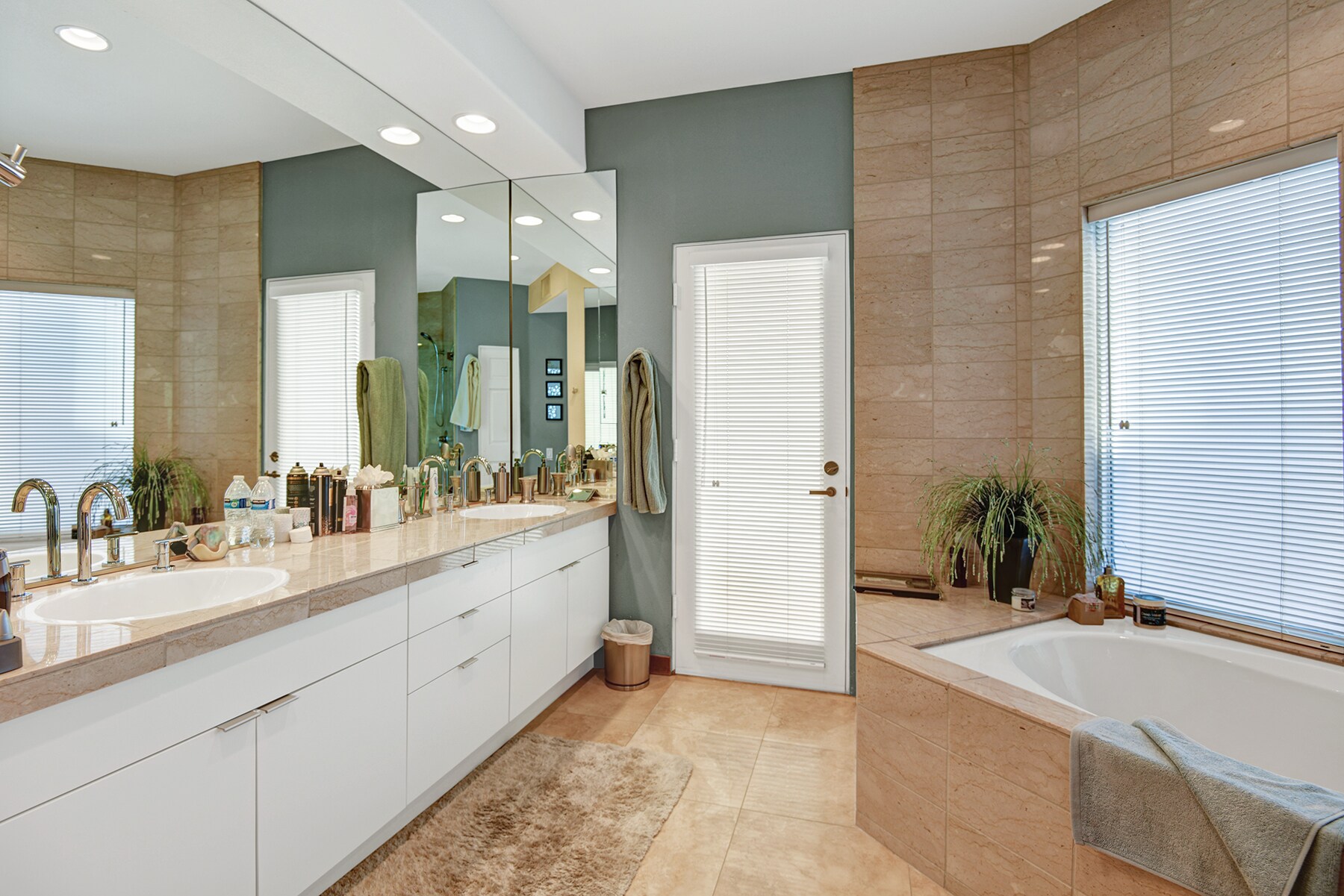 Building Photo - 75477 Riviera Dr