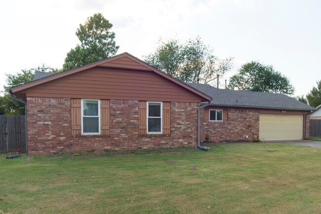 Building Photo - 802 N Juniper St