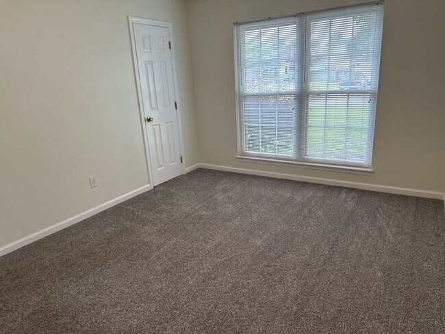 Building Photo - 112 Teal Lake Dr