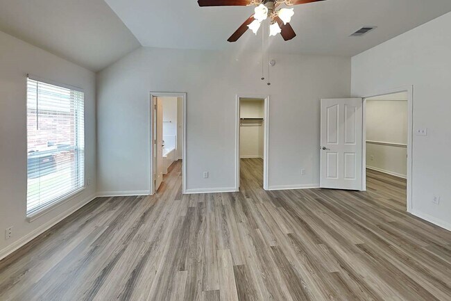 Building Photo - 383 Hyland Ln